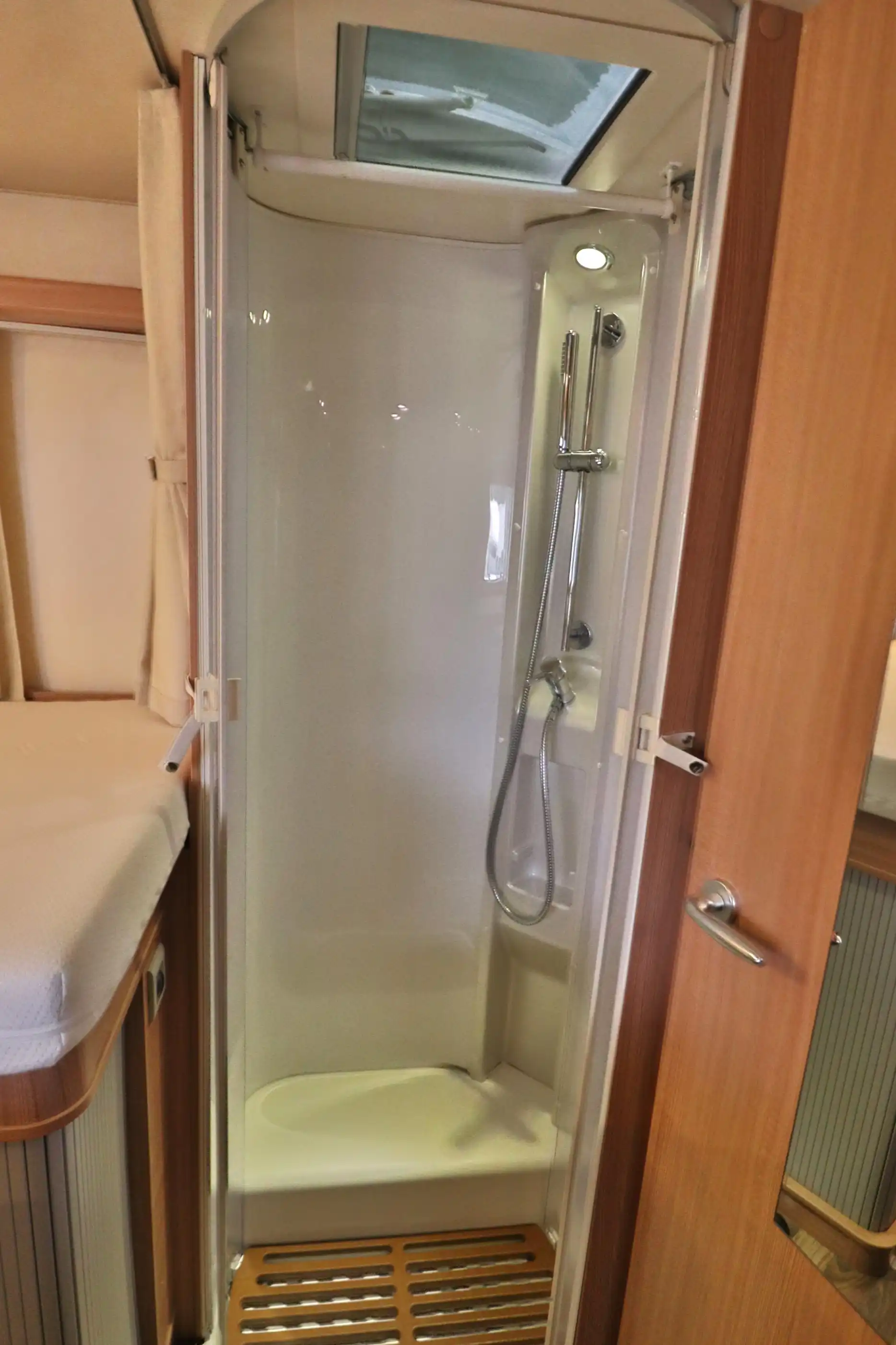 KNAUS Sun TI 700 MEG